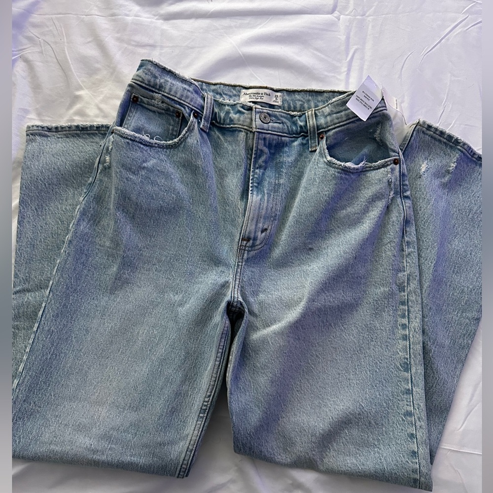 Never worn Abercrombie jeans